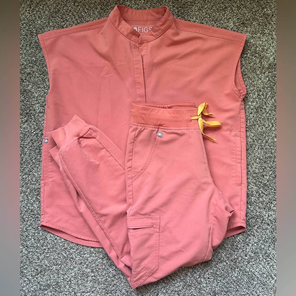 FIGS scrubs set - small top and small joggers